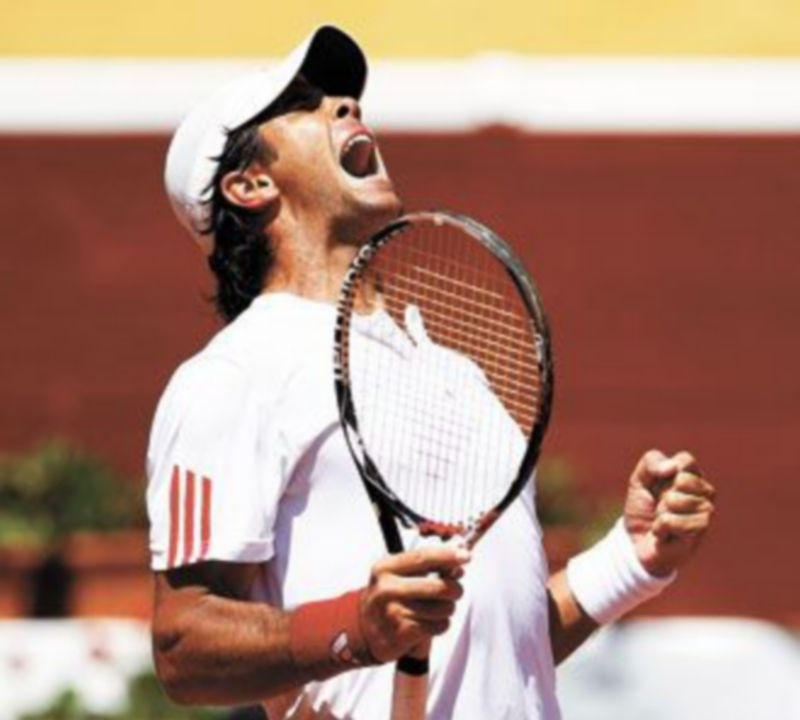 Fernando Verdasco celebra con efusividad el primer punto de la eliminatoria para España. / REUTERS