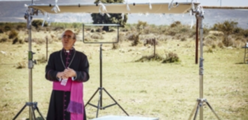 Álex Angulo en un momento del rodaje ‘Bendita calamidad’ en la que el actor interpretaba al obispo Don Ramiro. / Efe