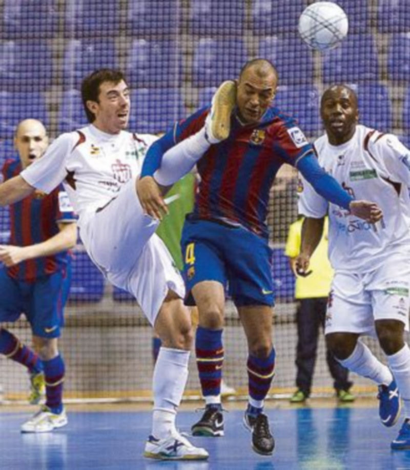 Nano Modrego le puso la pierna encima a Ari en el encuentro de ida. / Lnfs