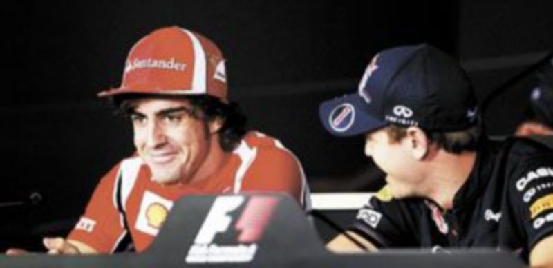 El piloto español compartió risas y confidencias con Vettel durante la rueda de prensa. / D. Azubel (Efe)