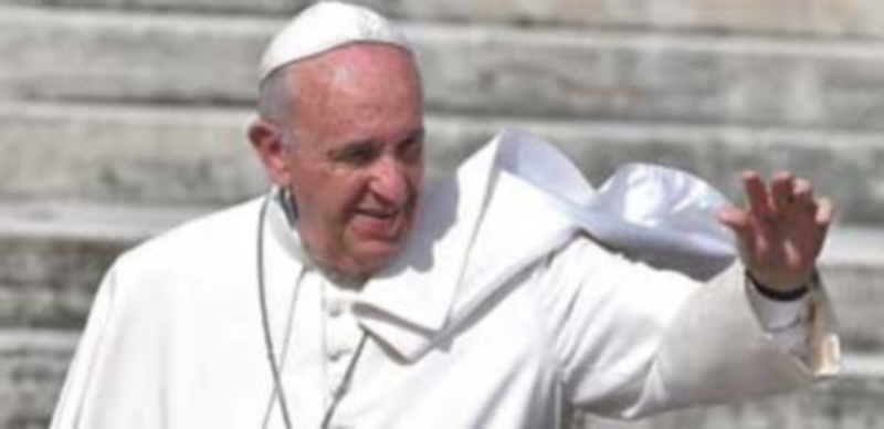 El Papa Francisco I reflexionó durante la catequesis sobre las promesas que se hacen a todos los niños. / EFE