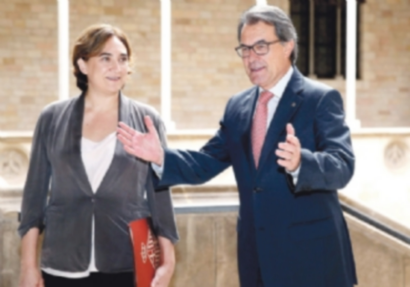 Ada Colau apoya a Artur Mas en el proceso soberanista para Cataluña 1 La alcaldesa de Barcelona