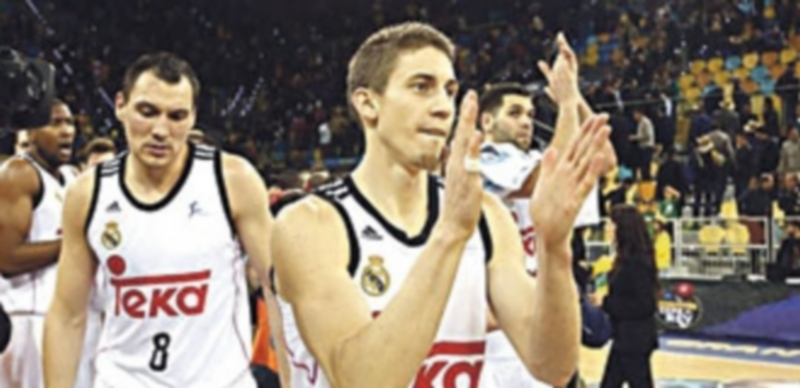 La derrota ante Unicaja en la Supercopa y ante los Boston Celtics en el último amistoso ponen en alerta a los blancos. / E. P.