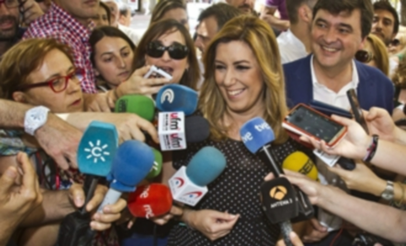 Susana Díaz comunicó la decisión a los periodistas en un acto en Huelva. / Efe