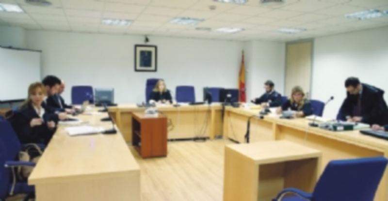 El tribunal durante la vista oral entre el Eibar