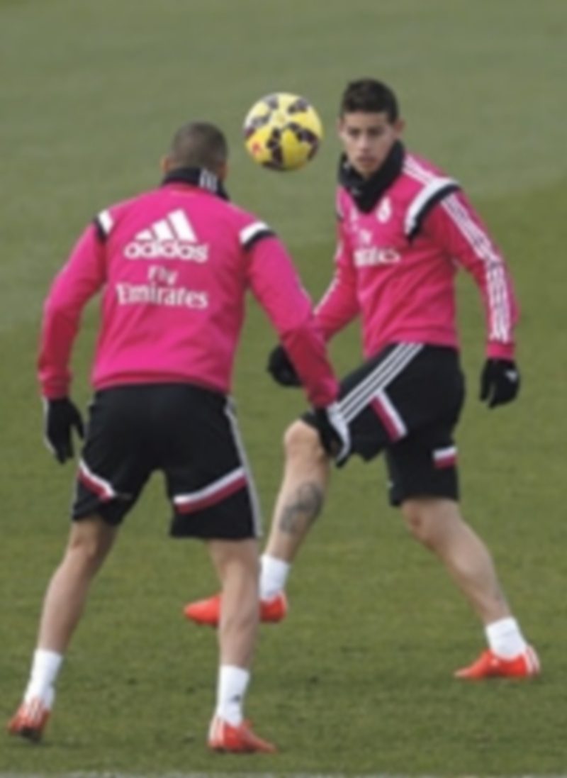 James Rodríguez (d) ocupará el puesto de Cristiano en la línea de ataque. / EFE