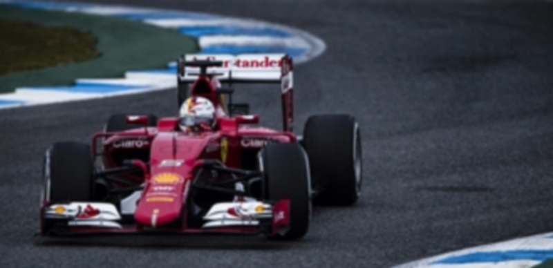 El piloto alemán de Ferrari Sebastian Vettel rodando con su monoplaza SF-15T durante la jornada de ayer en Jerez. / EFE