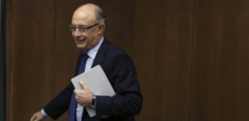 Hacienda insta a los altos cargos públicos a viajar en clase turista 1 El ministro de Hacienda