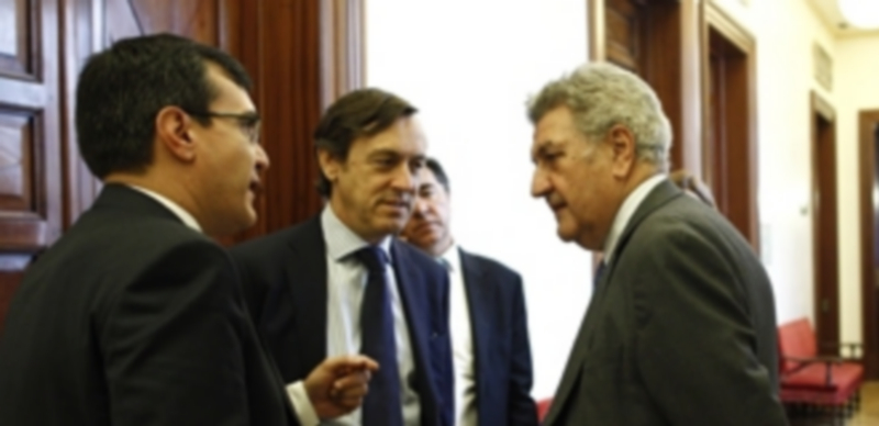 La oposición se une para recurrir la reforma del Tribunal Constitucional 1 José Luis Ayllón (i)