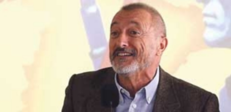 Arturo Pérez-Reverte reconoce que para escribir ‘La Guerra Civil contada a los jóvenes’ ha utilizado fuentes extranjeras. / EFE