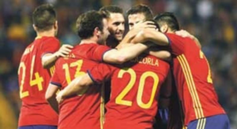 Los jugadores de la Selección Española celebran el gol de Cazorla ante Inglaterra el pasado viernes en Alicante