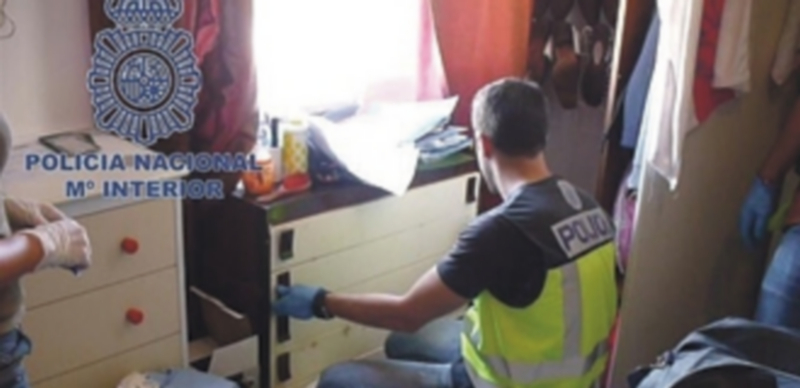 Desarticulada una red dedicada a la explotación sexual de mujeres 1 Las mujeres ejercían la prostitución para saldar la deuda con la organización. / E.P.