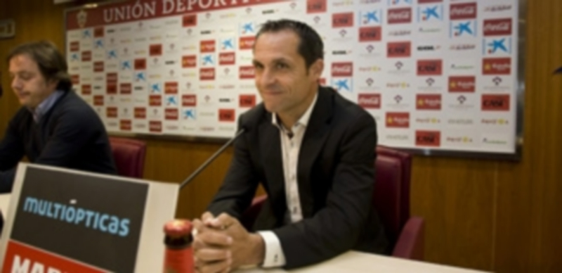 Sergi Barjuan llega al Almería con la misión de lograr la permanencia 1 Sergi Barjuan durante la presentación como entrenador del Almería. / EFE