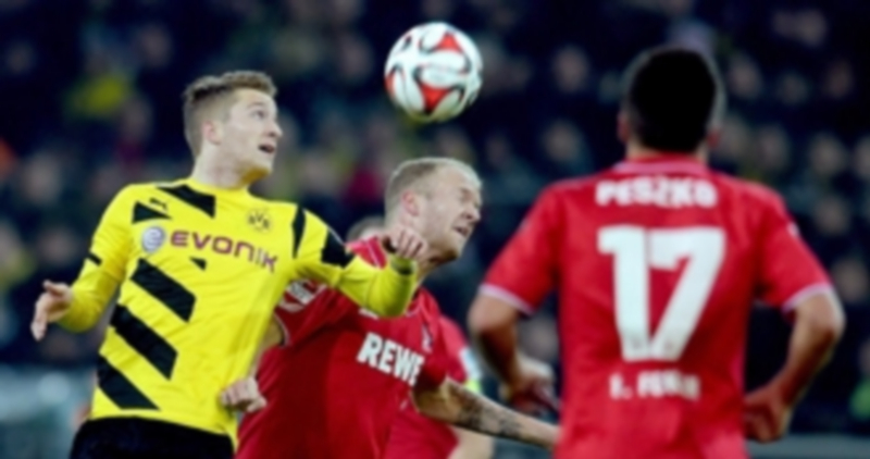 Reus (izq) anotó el único gol del Borussia Dortmund en el partido de ida. / EFE