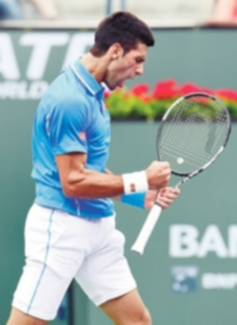 Novak Djokovic celebra la victoria ante Roger Federer en Indian Wells. / EFE