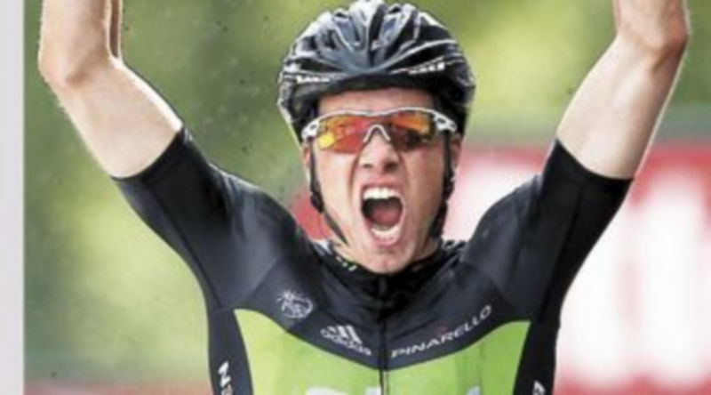 Boasson Hagen levanta los brazos al cruzar primero la meta. /Efe