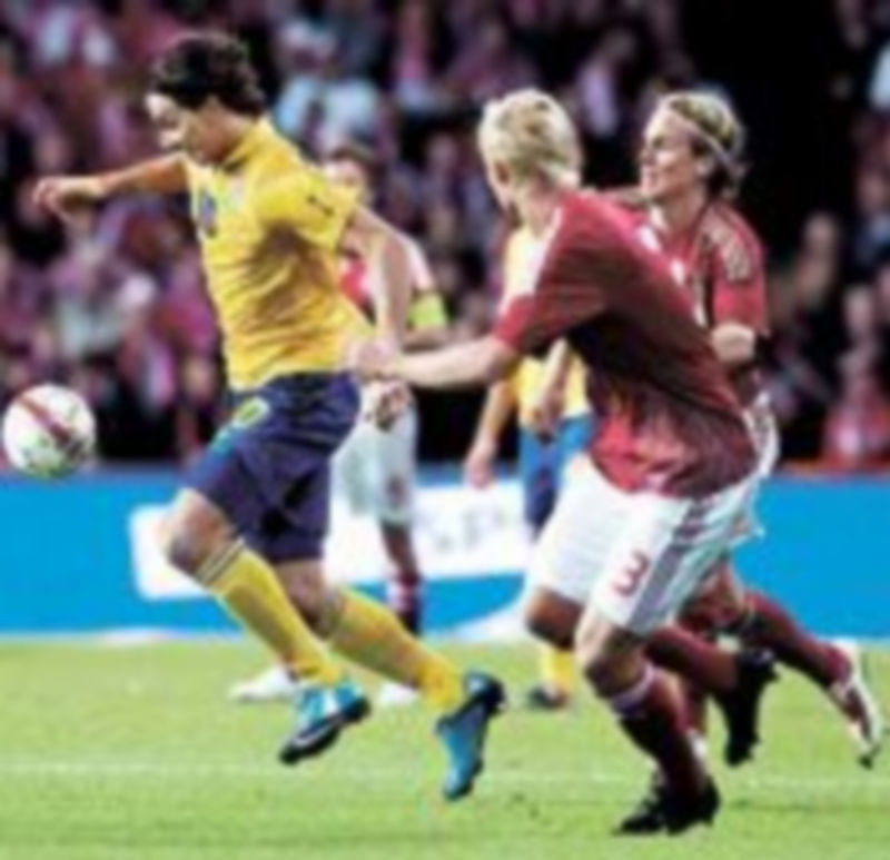 Zlatan Ibrahimovic apurará al máximo las opciones de la selección sueca de acudir a Sudáfrica el próximo verano. /EFE