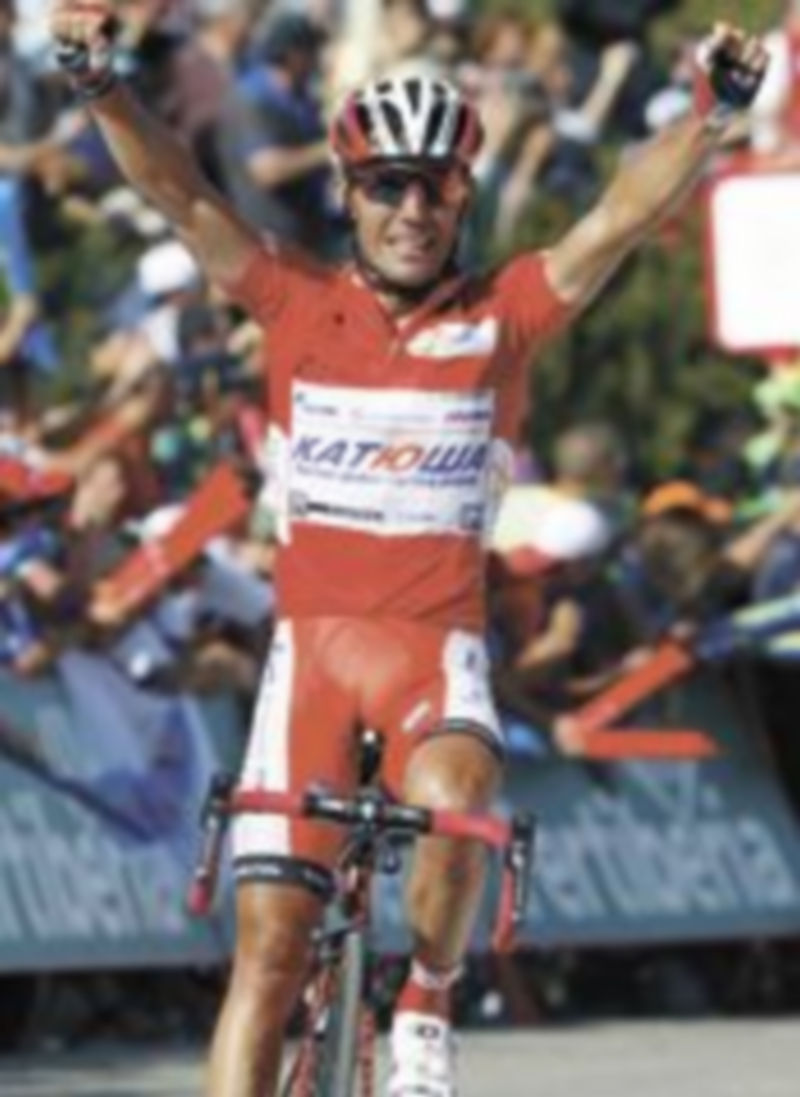 ‘Purito’ volvió a mostrar su espectacular momento de forma al imponerse a Contador en los metros finales. / Reuters