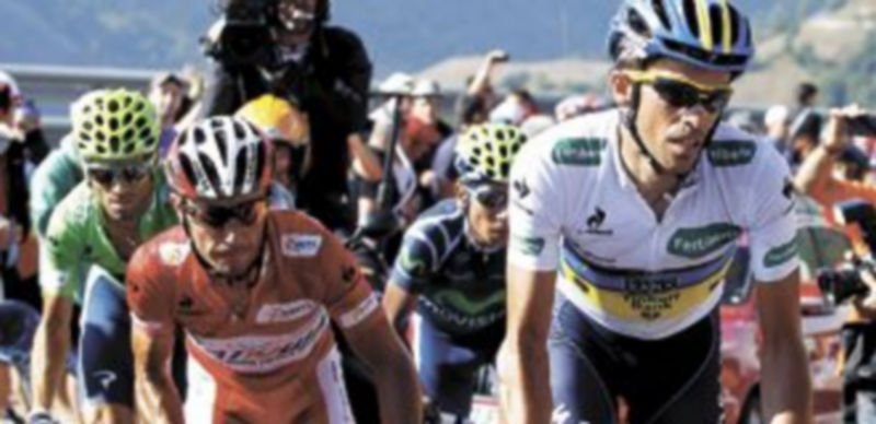 El catalán demostró que está en plena forma y solo le quedan cinco etapas para coronarse en Madrid. / Miguel Vidal (Reuters)