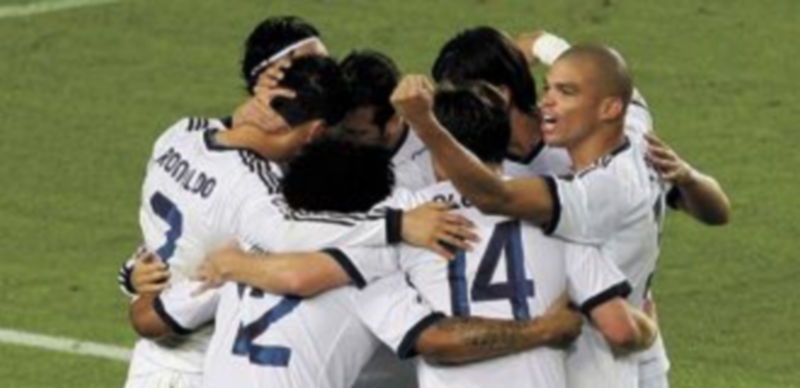 El central blanco reconoce que estuvo a punto de dejar el fútbol tras su incidente con Casquero y Albín. / Reuters