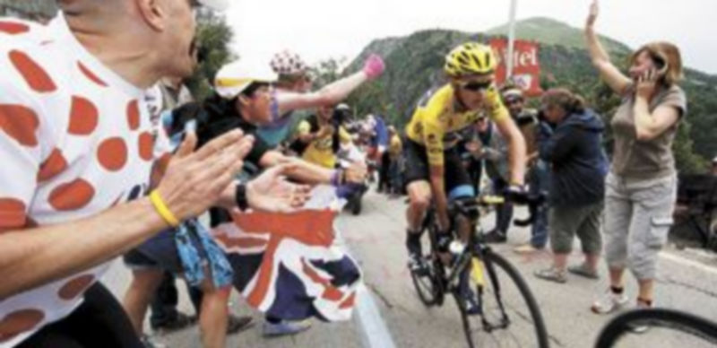El ‘maillot amarillo’ de la ronda gala vivió en la segunda ascensión al L’Alpe d’Huez sus peores momentos en la presente edición de la carrera. / Reuters