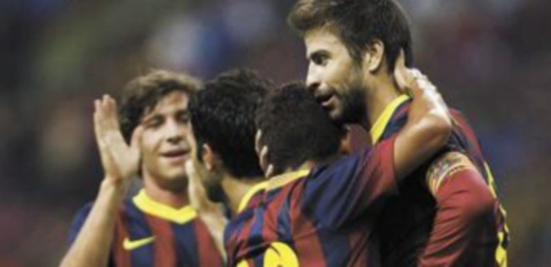 Piqué firmó el último gol del conjunto ‘culé’ ante una selección de jugadores malayos. / Reuters