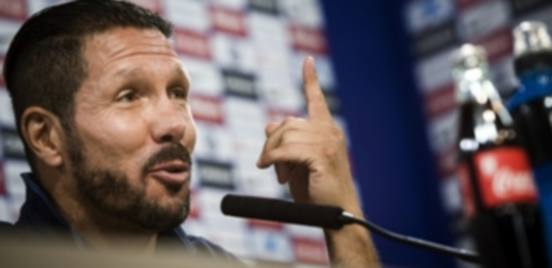 Diego Simeone ofreció una rueda de prensa posterior al entrenamiento del equipo en el Cerro del Espino en Majadahonda. / Efe