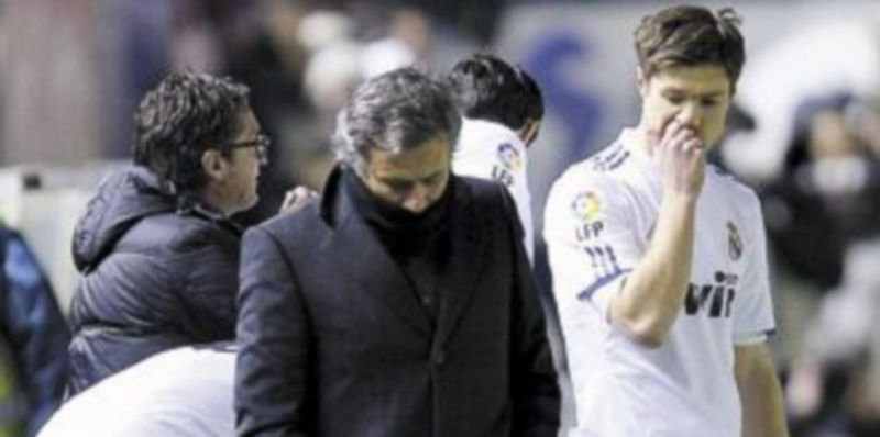 José Mourinho se ha encontrado con una situación que no esperaba. / Efe.