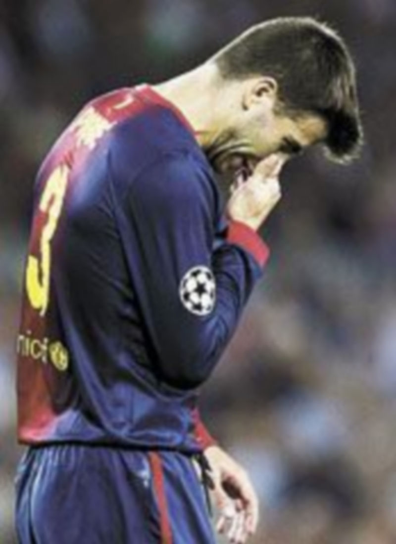 Tello y Messi festejan el primer tanto del atacante argentino. / Reuters