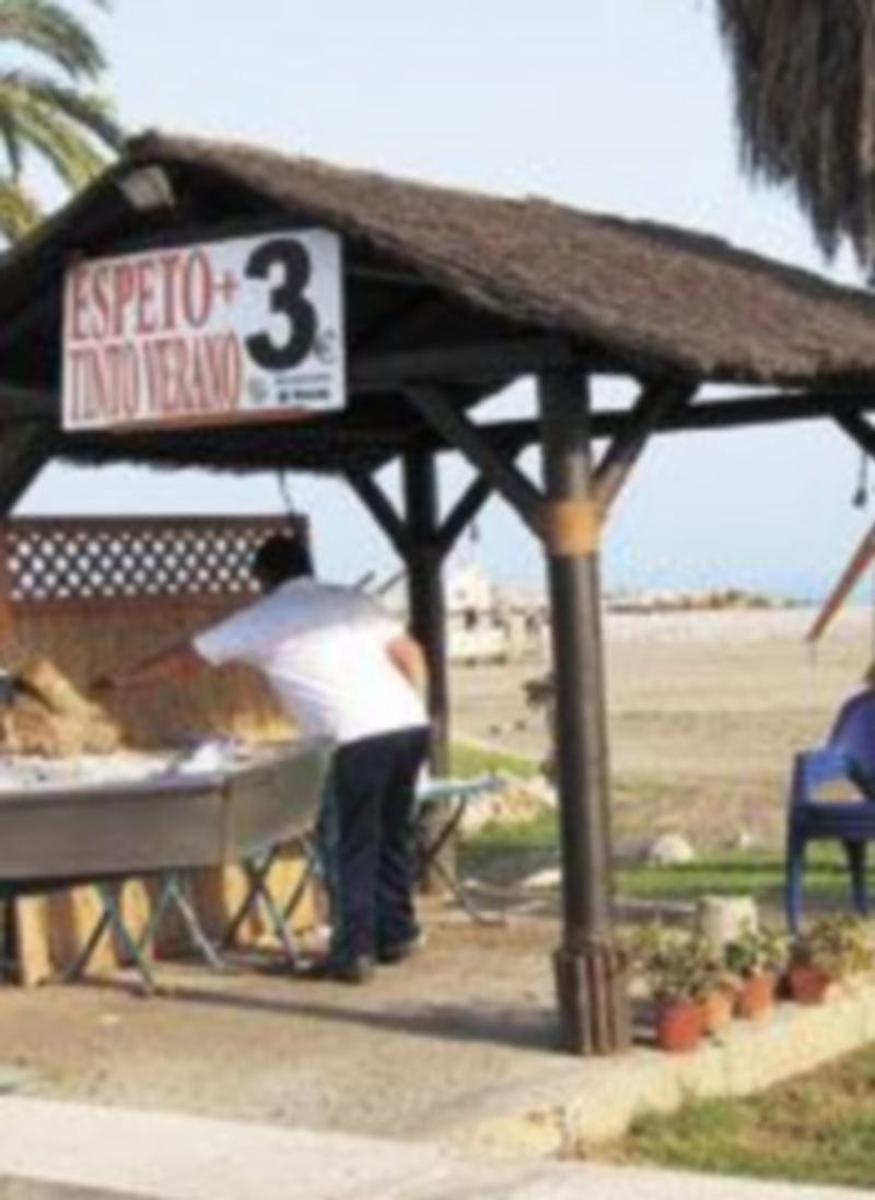 Más de 3.000 locales en la costa española son ‘chiringuitos’. / EUROPA PRESS