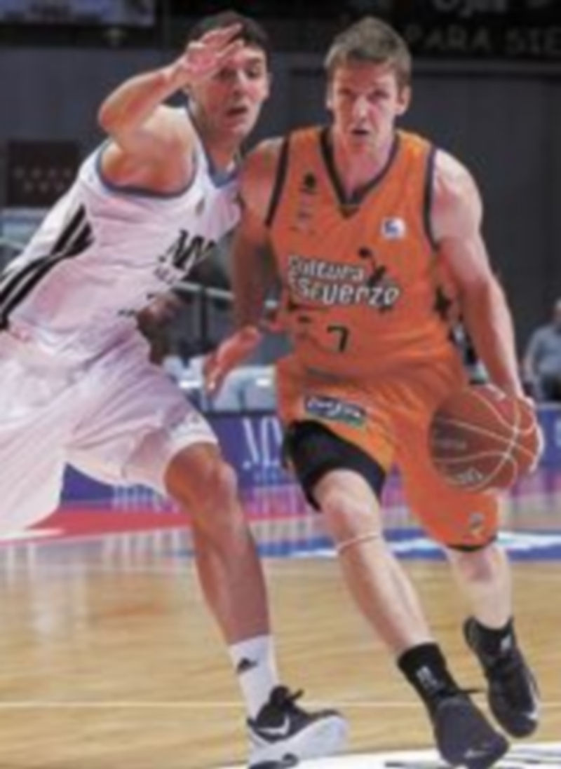 Doellman jugó menos de lo habitual por las personales que cometió. / E. Press