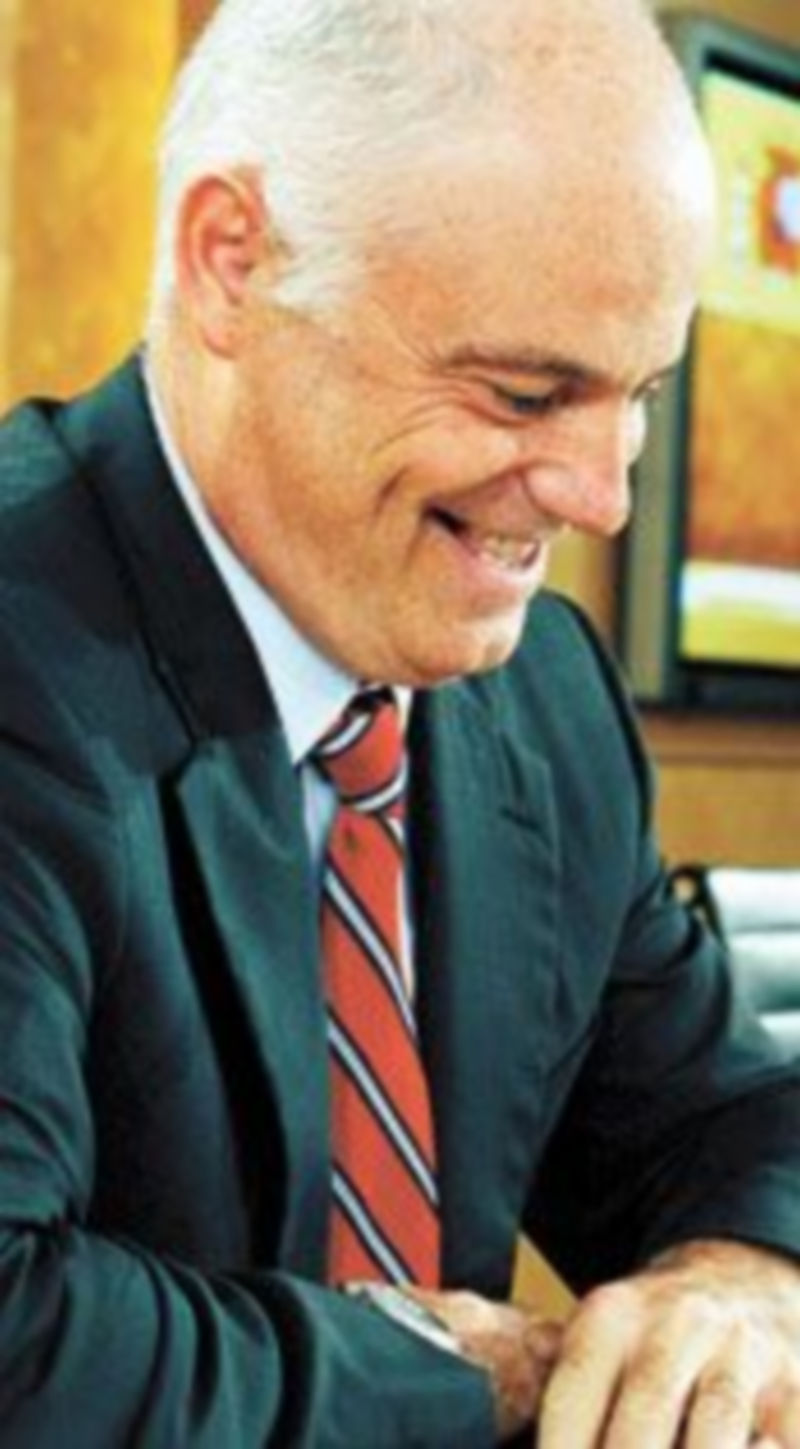 José Manuel Campa aseguró que si la situación mejora se recuperarán más inversiones paralizadas . /  EFE