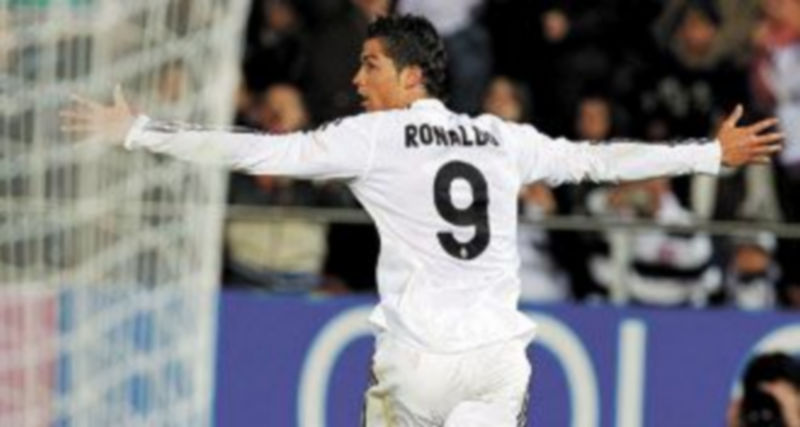 Cristiano Ronaldo fue el autor de tres de los cuatro tantos del conjunto blanco. / EFE