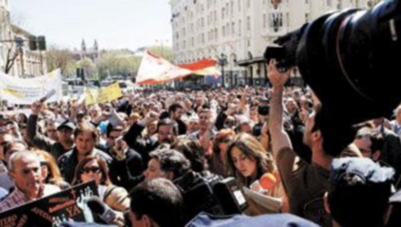 Cientos de autónomos se concentraron el pasado marzo ante el Congreso de los Diputados para protestar por la crítica situación que atraviesan. /EFE