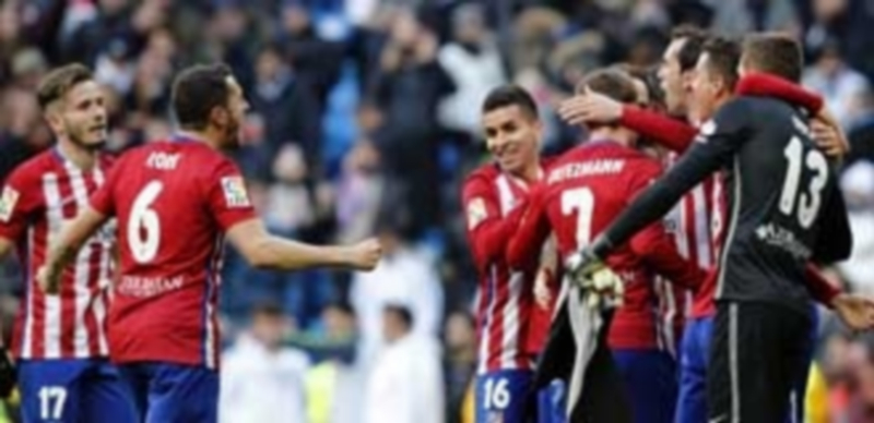 El Atlético busca aprovechar el impulso del derbi en el Calderón 1 El Atlético consiguió una gran victoria frente al Real Madrid el sábado. / EFE