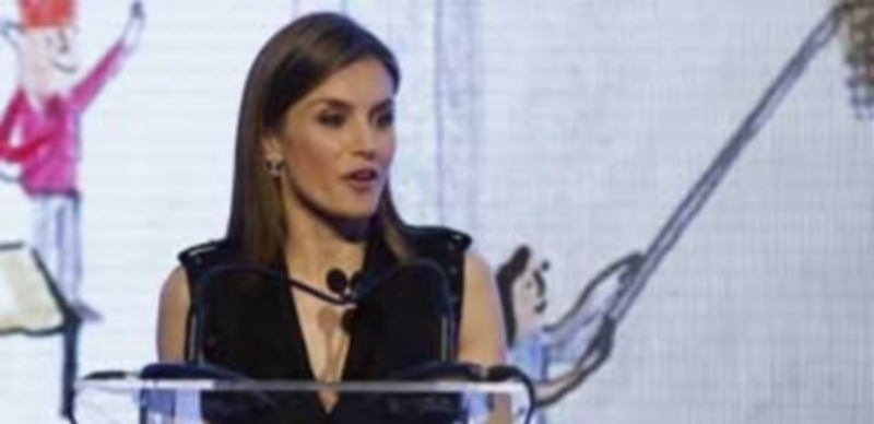 La Reina Letizia durante su discurso en la entrega de los premios de literatura infantil y juvenil de la Fundación SM. / Efe