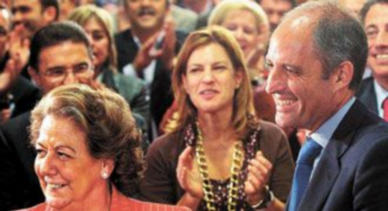 Francisco Camps llegó ayer a la sede del PPCV acompañado por la alcaldesa de Valencia