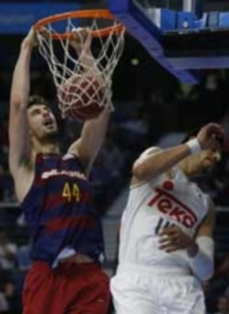 Tomic realiza un mate ante Ayón