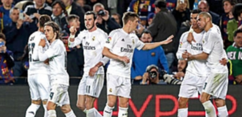 El Real Madrid viene de ganar al Barcelona en el Camp Nou en su partido anterior. / EFE