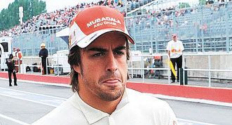 Alonso acabó octavo en el trazado urbano de Valencia. / Efe