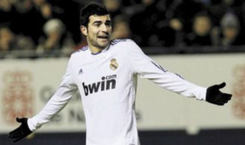 El defensa valenciano apuntó que el equipo no tiene más margen de error. / Efe