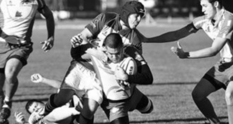 Jugada de un encuentro anterior del Azulejos Tabanera Lobos en el campo de las pistas Antonio Prieto. / Alberto Benavente