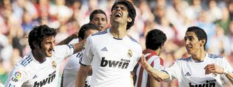 El brasileño Kaká abrió el casillero en San Mamés después de marcar desde el punto de penalti. / Efe