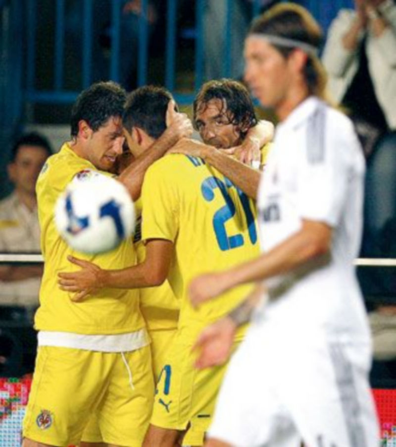 Los jugadores del Villarreal lograron un triunfo vital para ellos. / J.C.C. (Efe)