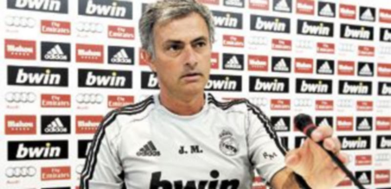 ‘Mou’: «No podemos perder» 1 El portugués convocó a todos sus jugadores y aprovechó la rueda de prensa previa al choque para cargar contra los medios. / Efe.