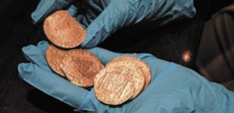 El material de la nave ‘Nuestra Señora de las Mercedes’ está compuesto por más de 595.000 monedas de oro y plata. / Reuters