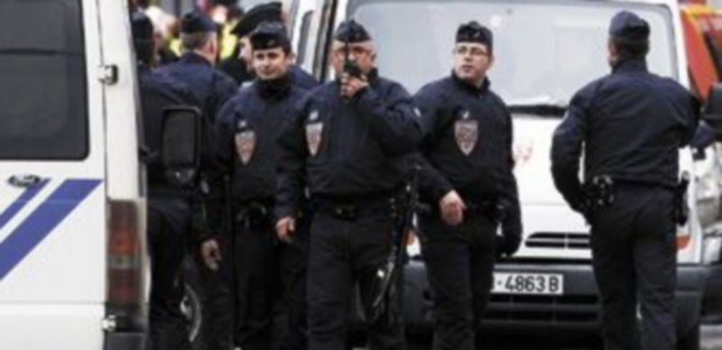 Decenas de policías se desplazaron a la casa del asesino