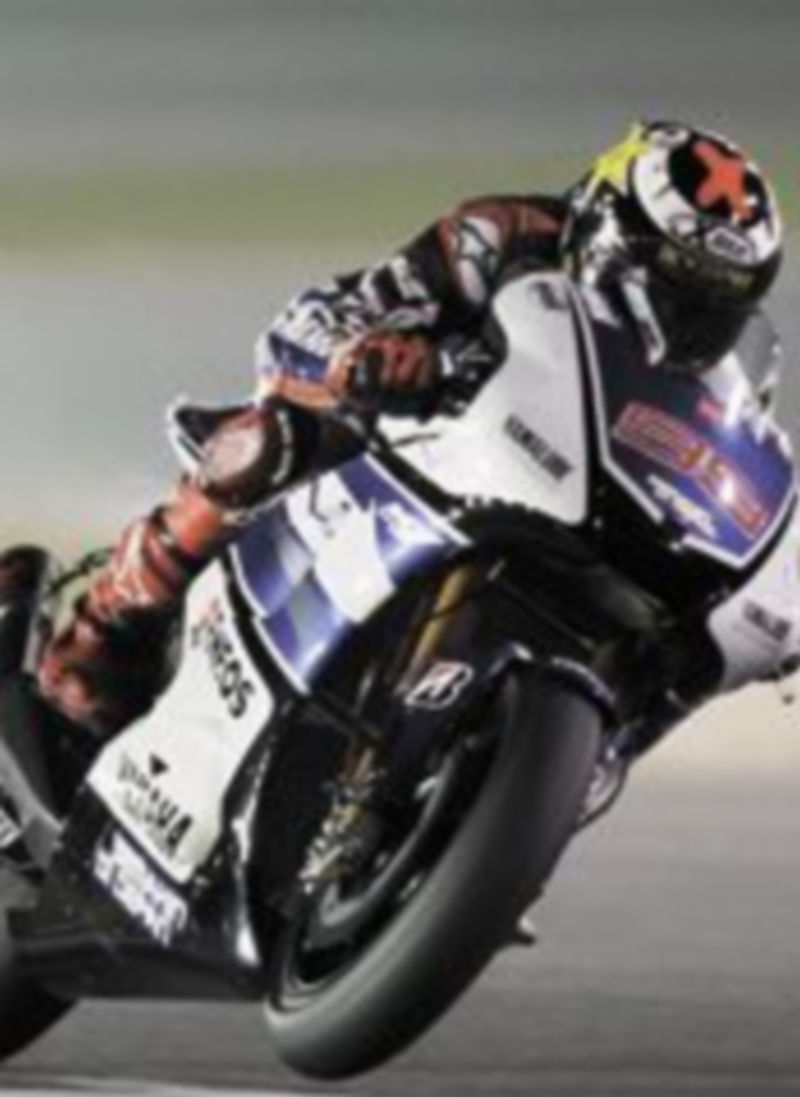 El excampeón del mundo Jorge Lorenzo (Yamaha) asestó el primer golpe en el Mundial de MotoGP al imponerse en el Gran Premio de Qatar por delante de Pedrosa y Stoner. / Reuters.