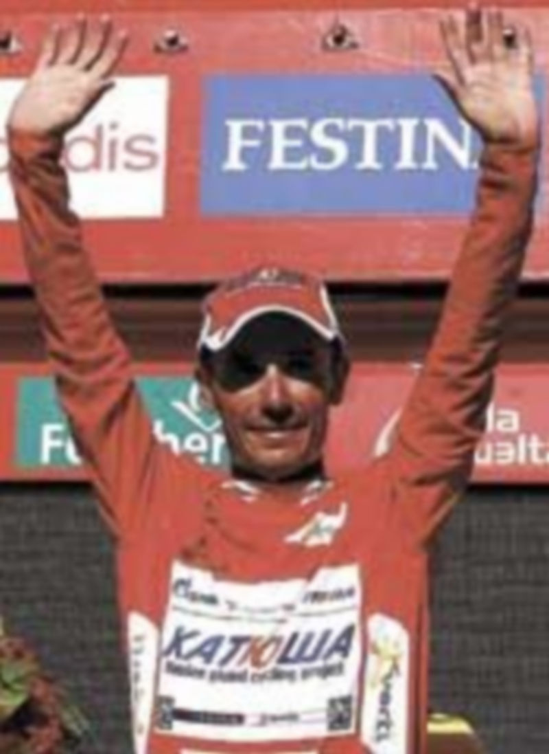 El corredor catalán se mostró exultante en el podio de Valdezcaray. / Reuters