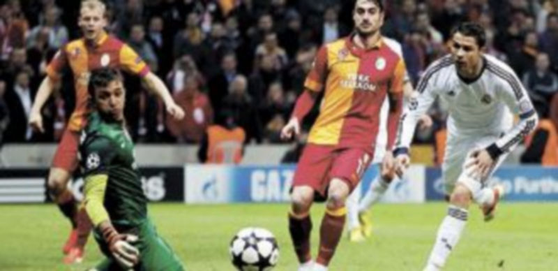 Cristiano Ronaldo firmó los dos tantos del conjunto ‘merengue’ en el ‘infierno’ turco de Estambul. / Reuters